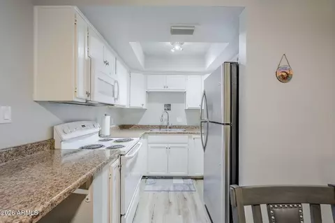 Kitchen - 17 E Ruth Ave #303, Phoenix, AZ 85020 photo 1 of 5