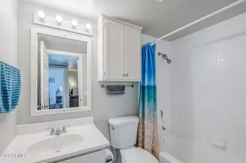 Bath - 17 E Ruth Ave #303, Phoenix, AZ 85020 photo 1 of 2