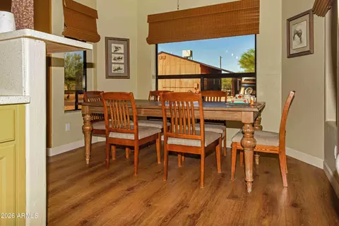 Dining - 914 E Carlise Rd, Phoenix, AZ 85086 photo 4 of 4