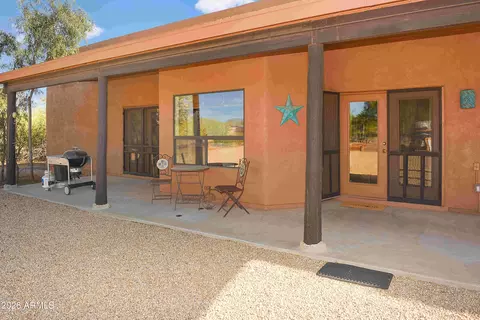Exterior - 914 E Carlise Rd, Phoenix, AZ 85086 photo 3 of 10