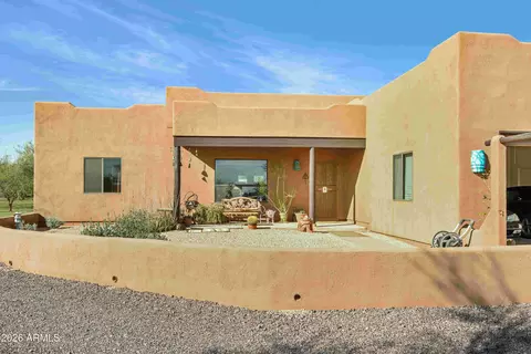 Exterior - 914 E Carlise Rd, Phoenix, AZ 85086 photo 2 of 10