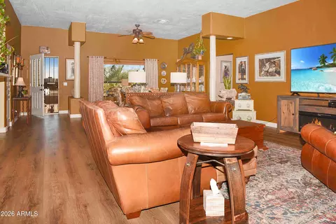 Living - 914 E Carlise Rd, Phoenix, AZ 85086 photo 3 of 3