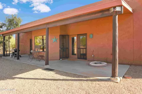 Exterior - 914 E Carlise Rd, Phoenix, AZ 85086 photo 4 of 10