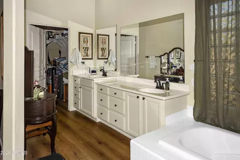 Bath - 914 E Carlise Rd, Phoenix, AZ 85086 photo 3 of 4