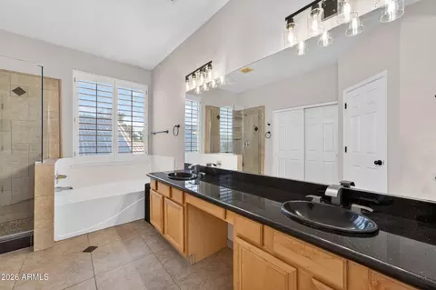 Bath - 629 E Orchid Ln, Gilbert, AZ 85296 photo 3 of 7