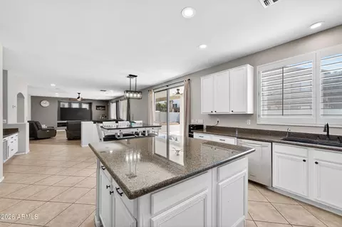 Kitchen - 629 E Orchid Ln, Gilbert, AZ 85296 photo 4 of 6