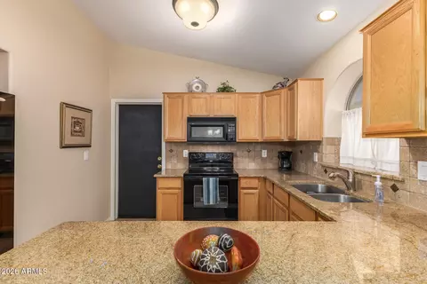 Kitchen - 4432 E Melinda Ln, Phoenix, AZ 85050 photo 4 of 4