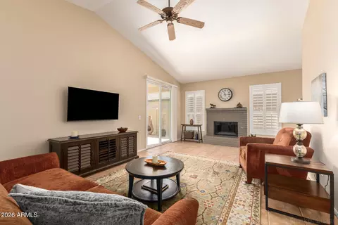 Living - 4432 E Melinda Ln, Phoenix, AZ 85050 photo 1 of 2