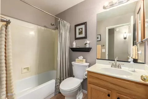 Bath - 4432 E Melinda Ln, Phoenix, AZ 85050 photo 3 of 3