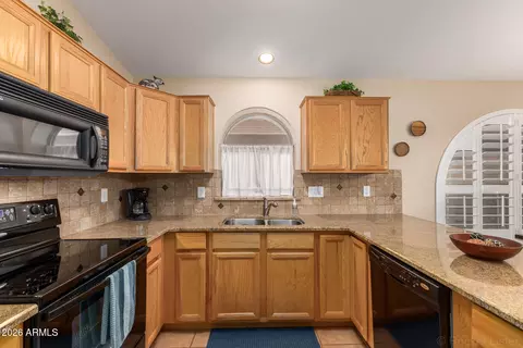 Kitchen - 4432 E Melinda Ln, Phoenix, AZ 85050 photo 3 of 4