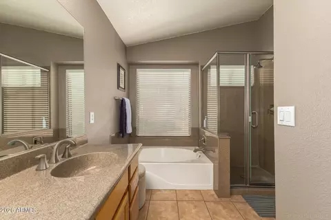 Bath - 4432 E Melinda Ln, Phoenix, AZ 85050 photo 2 of 3