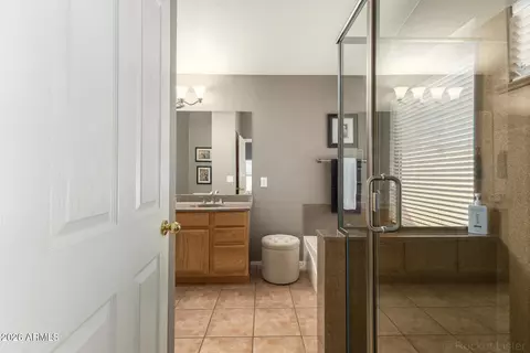 Bath - 4432 E Melinda Ln, Phoenix, AZ 85050 photo 1 of 3