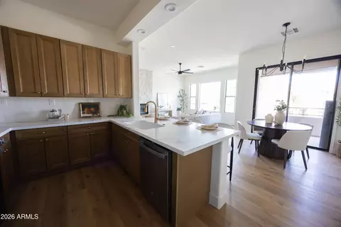 Kitchen - 3131 E Legacy Dr #2076, Phoenix, AZ 85042 photo 8 of 10