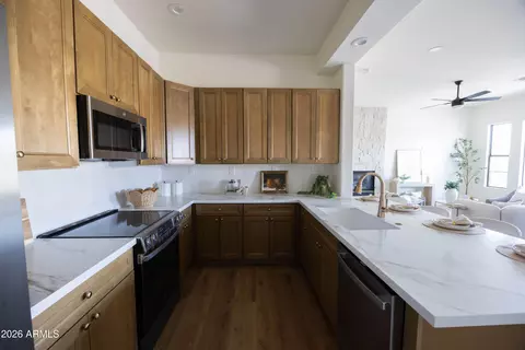 Kitchen - 3131 E Legacy Dr #2076, Phoenix, AZ 85042 photo 6 of 10