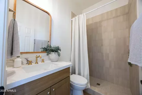 Bath - 3131 E Legacy Dr #2076, Phoenix, AZ 85042 photo 5 of 6