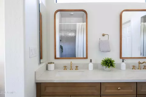 Bath - 3131 E Legacy Dr #2076, Phoenix, AZ 85042 photo 2 of 6