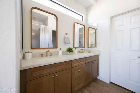 Bath - 3131 E Legacy Dr #2076, Phoenix, AZ 85042 photo 1 of 6