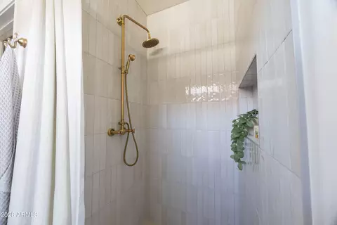 Bath - 3131 E Legacy Dr #2076, Phoenix, AZ 85042 photo 4 of 6