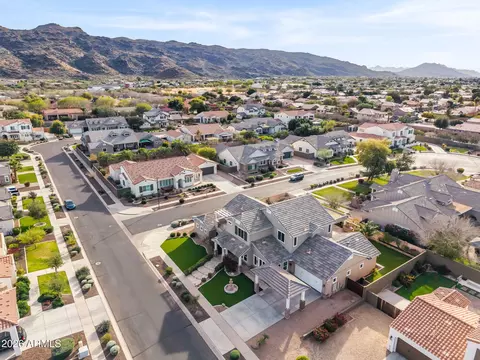 View/Area - 2822 E Constance Way, Phoenix, AZ 85042 photo 8 of 11