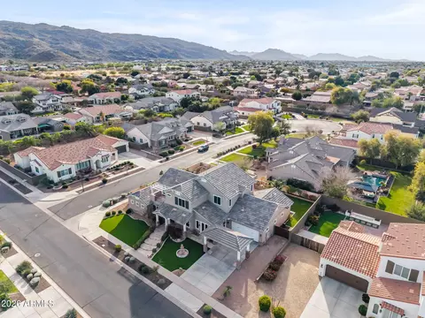 View/Area - 2822 E Constance Way, Phoenix, AZ 85042 photo 9 of 11