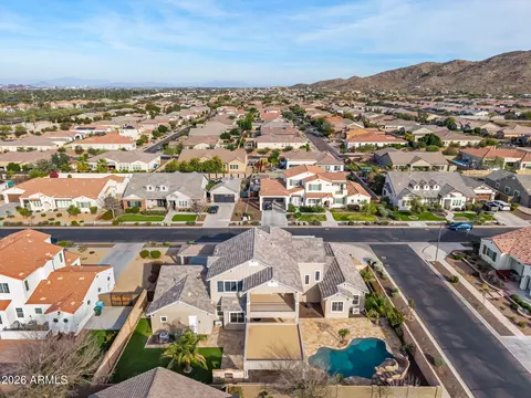 View/Area - 2822 E Constance Way, Phoenix, AZ 85042 photo 6 of 11