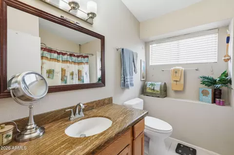 Bath - 1647 E Wagoner Rd, Phoenix, AZ 85022 photo 1 of 5