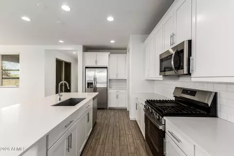 Kitchen - 2209 E Meadowview Ct, Gilbert, AZ 85298 photo 2 of 2
