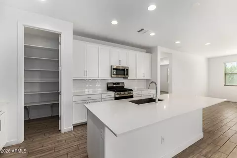 Kitchen - 2209 E Meadowview Ct, Gilbert, AZ 85298 photo 1 of 2