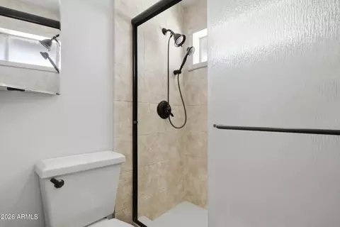 Bath - 35 E Canterbury Ct, Phoenix, AZ 85022 photo 2 of 4