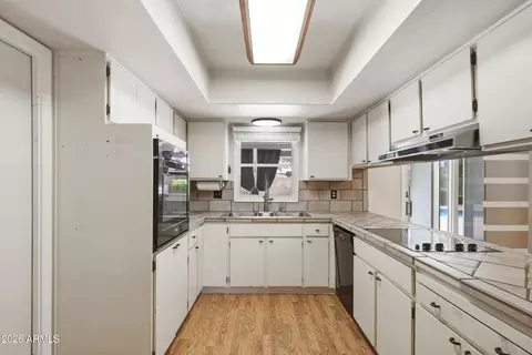 Kitchen - 35 E Canterbury Ct, Phoenix, AZ 85022 photo 1 of 5