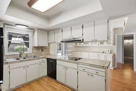 Kitchen - 35 E Canterbury Ct, Phoenix, AZ 85022 photo 3 of 5