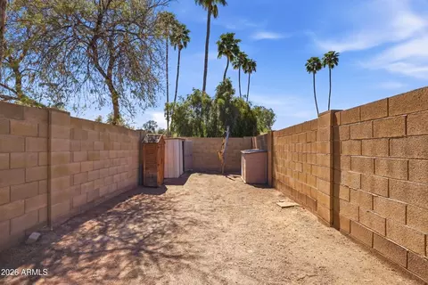 Exterior - 35 E Canterbury Ct, Phoenix, AZ 85022 photo 4 of 8