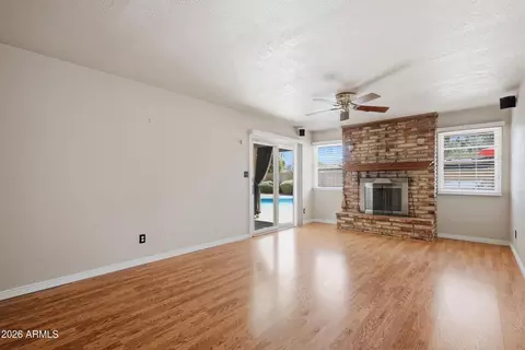 Living - 35 E Canterbury Ct, Phoenix, AZ 85022 photo 6 of 7