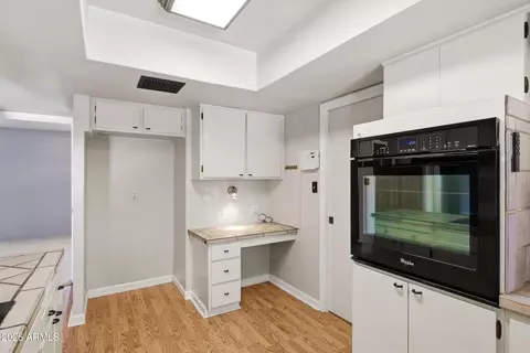 Kitchen - 35 E Canterbury Ct, Phoenix, AZ 85022 photo 4 of 5