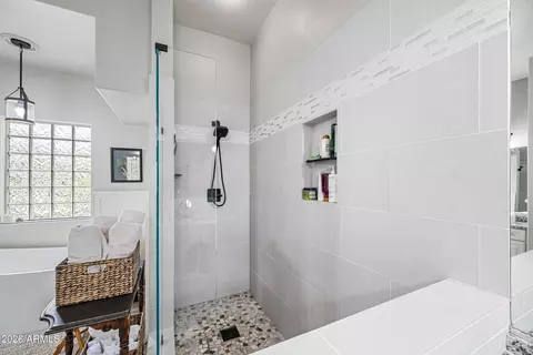 Bath - 5005 W Range Mule Dr, Phoenix, AZ 85083 photo 5 of 8