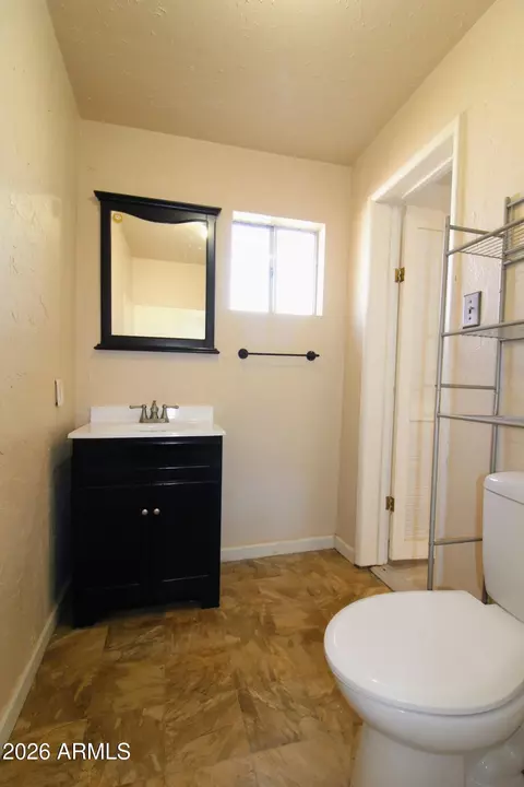 Bath - 5733 E Globe Cyn, Globe, AZ 85501 photo 3 of 3
