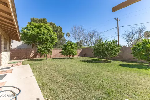 Exterior - 1319 W Lawrence Ln, Phoenix, AZ 85021 photo 6 of 9