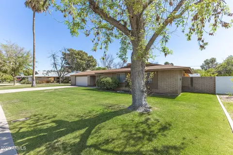 Exterior - 1319 W Lawrence Ln, Phoenix, AZ 85021 photo 2 of 9