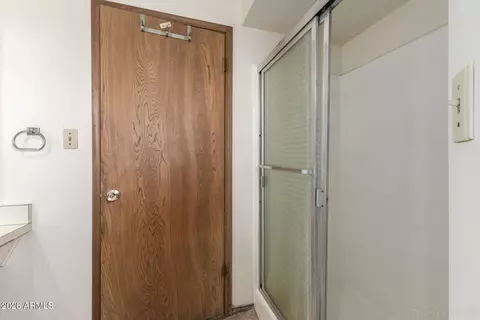 Bath - 1319 W Lawrence Ln, Phoenix, AZ 85021 photo 2 of 3