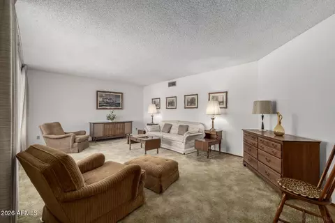 Living - 1319 W Lawrence Ln, Phoenix, AZ 85021 photo 1 of 4