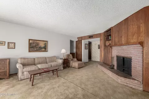 Living - 1319 W Lawrence Ln, Phoenix, AZ 85021 photo 4 of 4