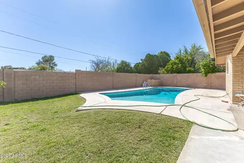 Exterior - 1319 W Lawrence Ln, Phoenix, AZ 85021 photo 5 of 9