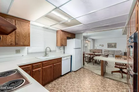 Kitchen - 1319 W Lawrence Ln, Phoenix, AZ 85021 photo 3 of 3
