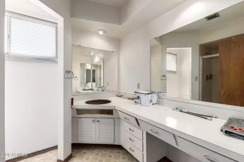 Bath - 1319 W Lawrence Ln, Phoenix, AZ 85021 photo 1 of 3