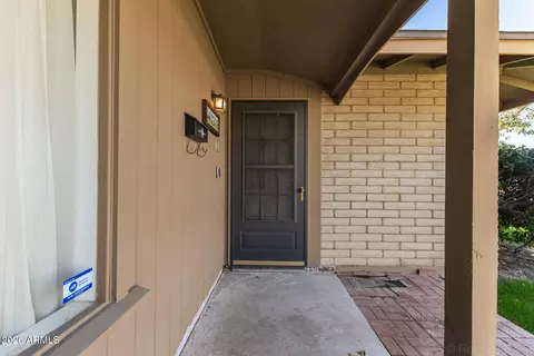 Exterior - 1319 W Lawrence Ln, Phoenix, AZ 85021 photo 3 of 9