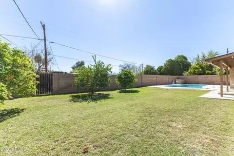 Exterior - 1319 W Lawrence Ln, Phoenix, AZ 85021 photo 7 of 9