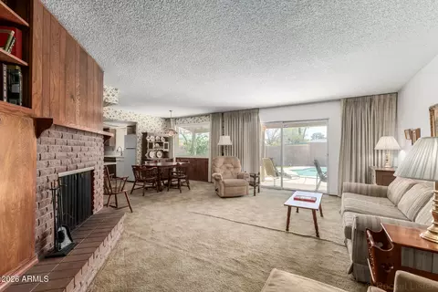 Living - 1319 W Lawrence Ln, Phoenix, AZ 85021 photo 3 of 4