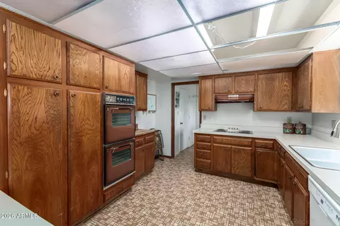 Kitchen - 1319 W Lawrence Ln, Phoenix, AZ 85021 photo 1 of 3