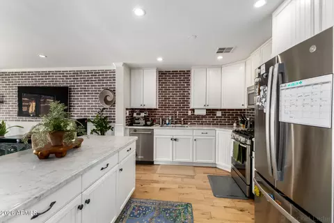 Kitchen - 4330 E Turney Ave, Phoenix, AZ 85018 photo 2 of 3