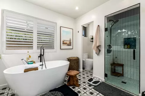 Bath - 4330 E Turney Ave, Phoenix, AZ 85018 photo 1 of 5